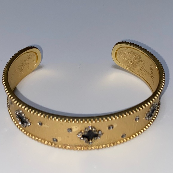 Gold Cuff Bracelet with black Clovers diamond like accents🔥 - Picture 6 of 9